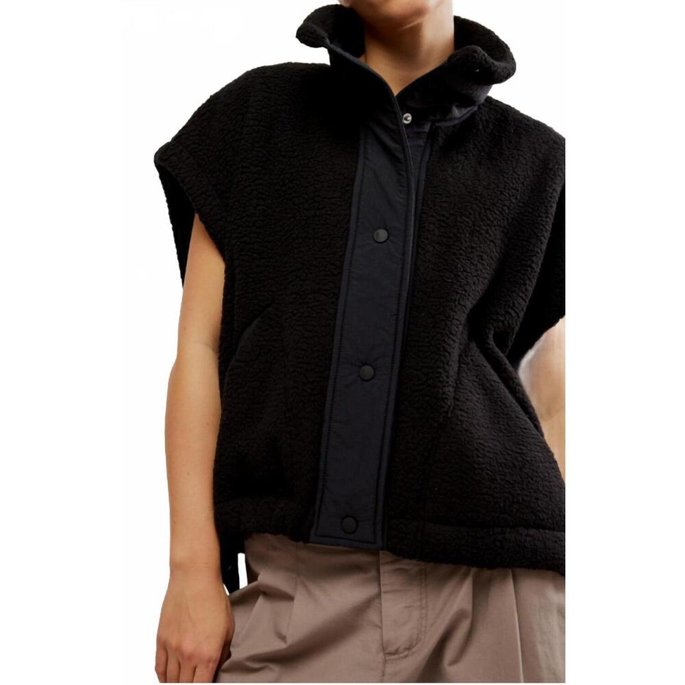 NEW FP MOVEMENT scout it out vest in black - Picture 2 of 3